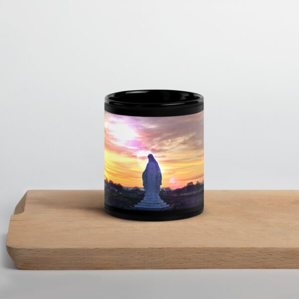 black glossy mug la lumière et la paix. la vierge de saugues