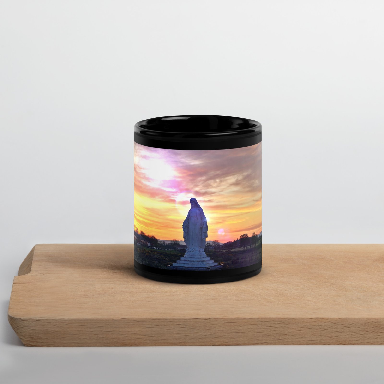 black glossy mug la lumière et la paix. la vierge de saugues black glossy mug la lumière et la paix. la vierge de saugues