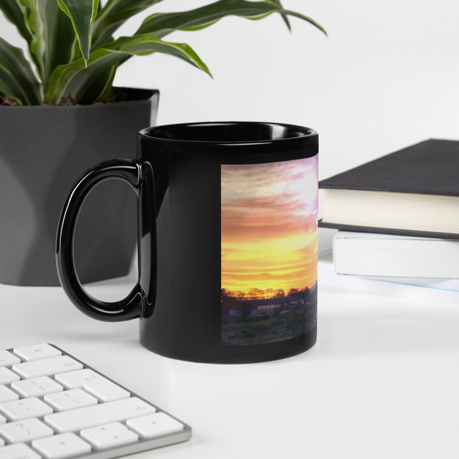 black glossy mug la lumière et la paix. la vierge de saugues black glossy mug la lumière et la paix. la vierge de saugues