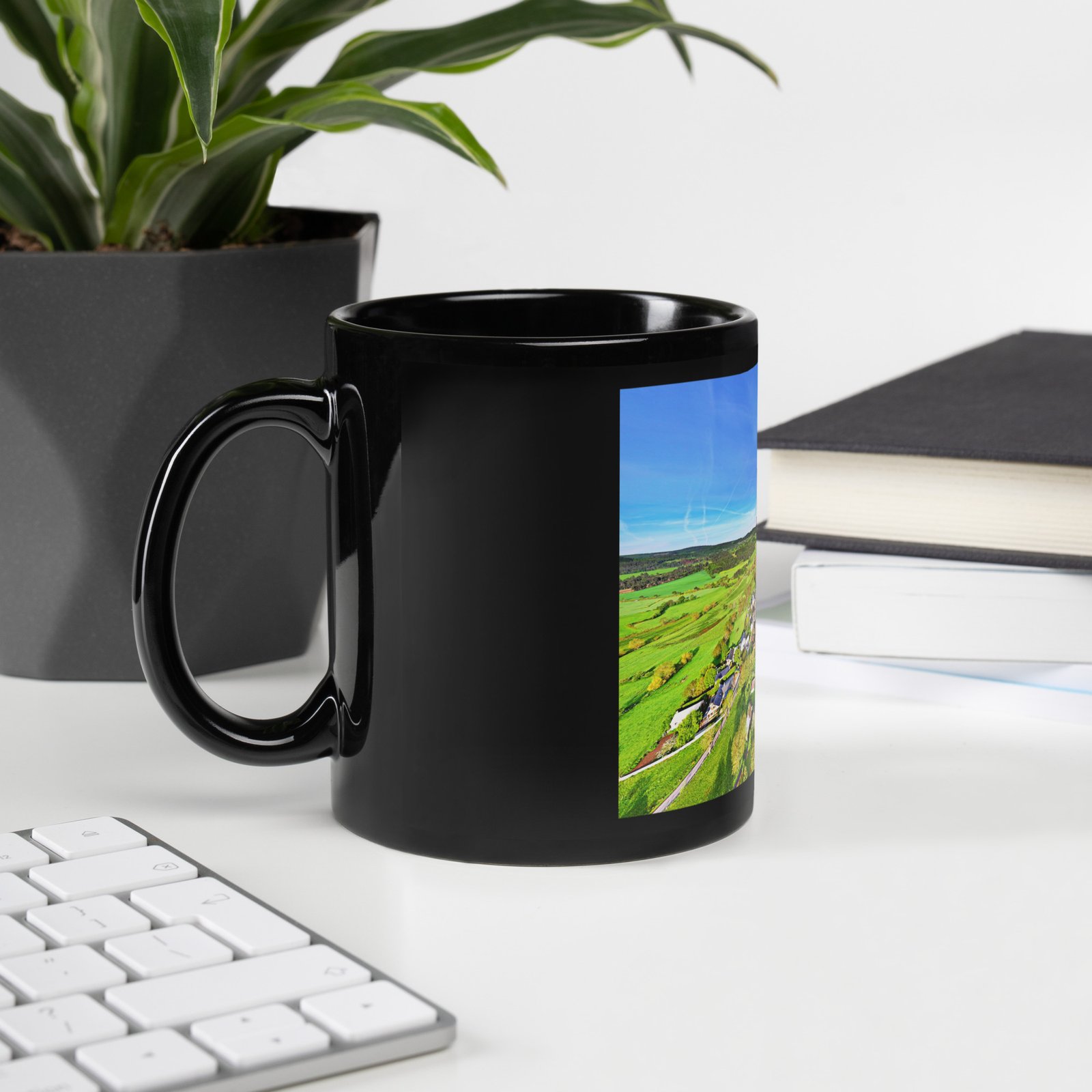 black glossy mug la chaze, sur la route des pèlerins black glossy mug la chaze, sur la route des pèlerins