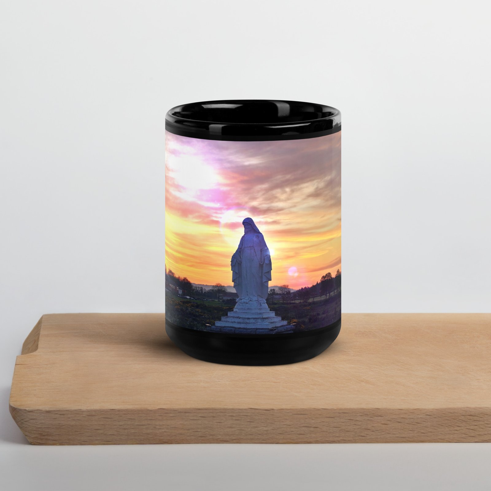 black glossy mug la lumière et la paix. la vierge de saugues black glossy mug la lumière et la paix. la vierge de saugues