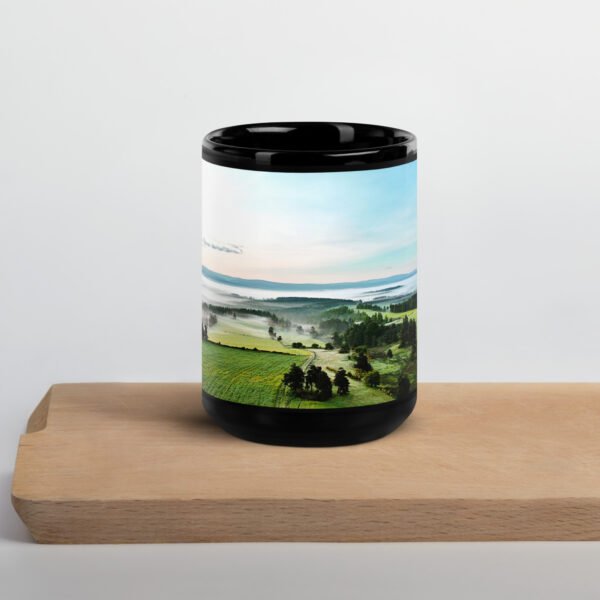 black glossy mug bigose au pays des brumes
