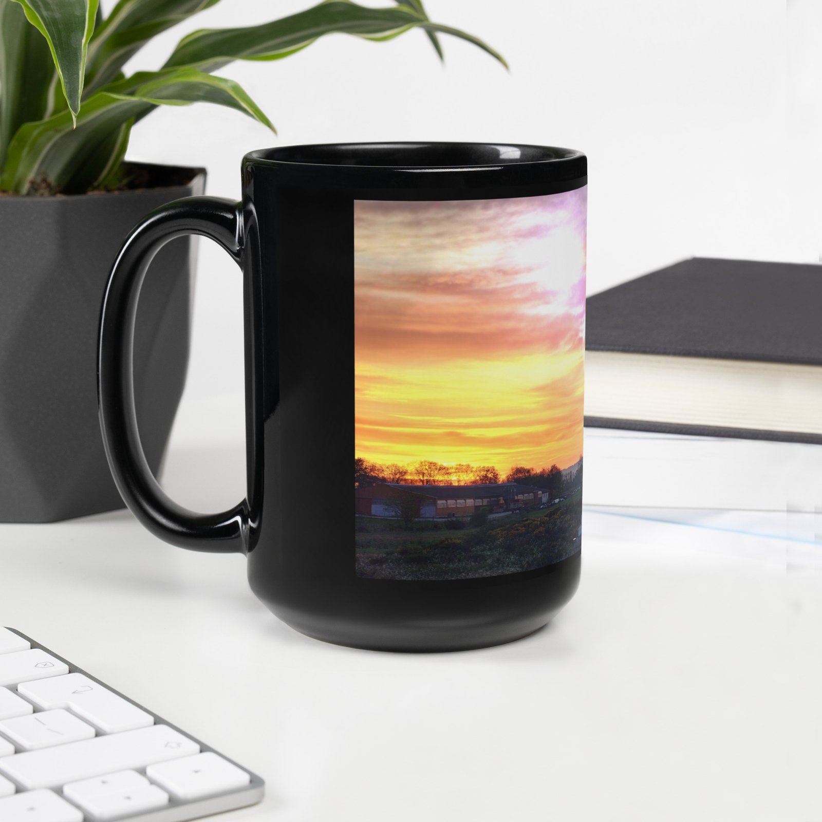 black glossy mug la lumière et la paix. la vierge de saugues black glossy mug la lumière et la paix. la vierge de saugues