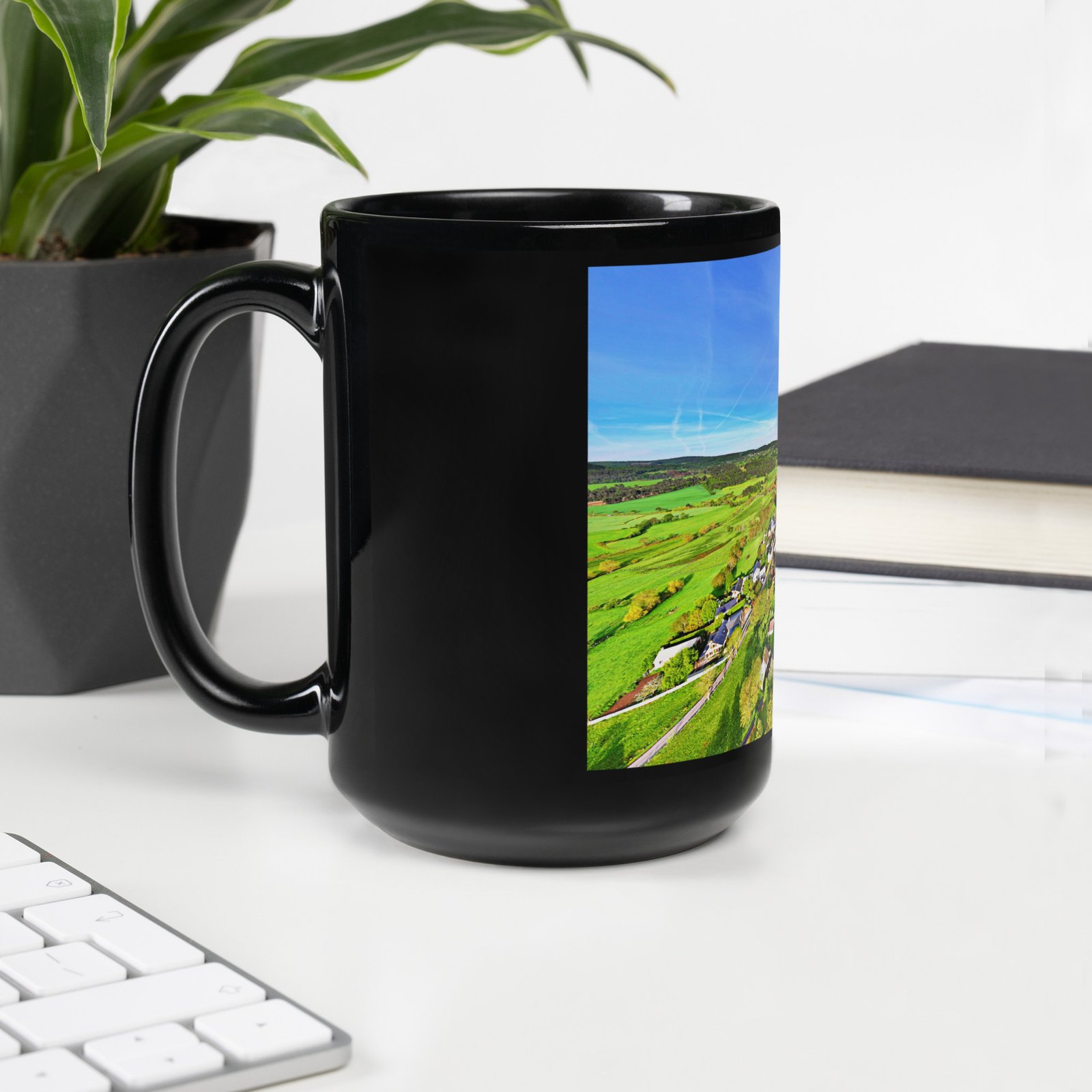 black glossy mug la chaze, sur la route des pèlerins black glossy mug la chaze, sur la route des pèlerins