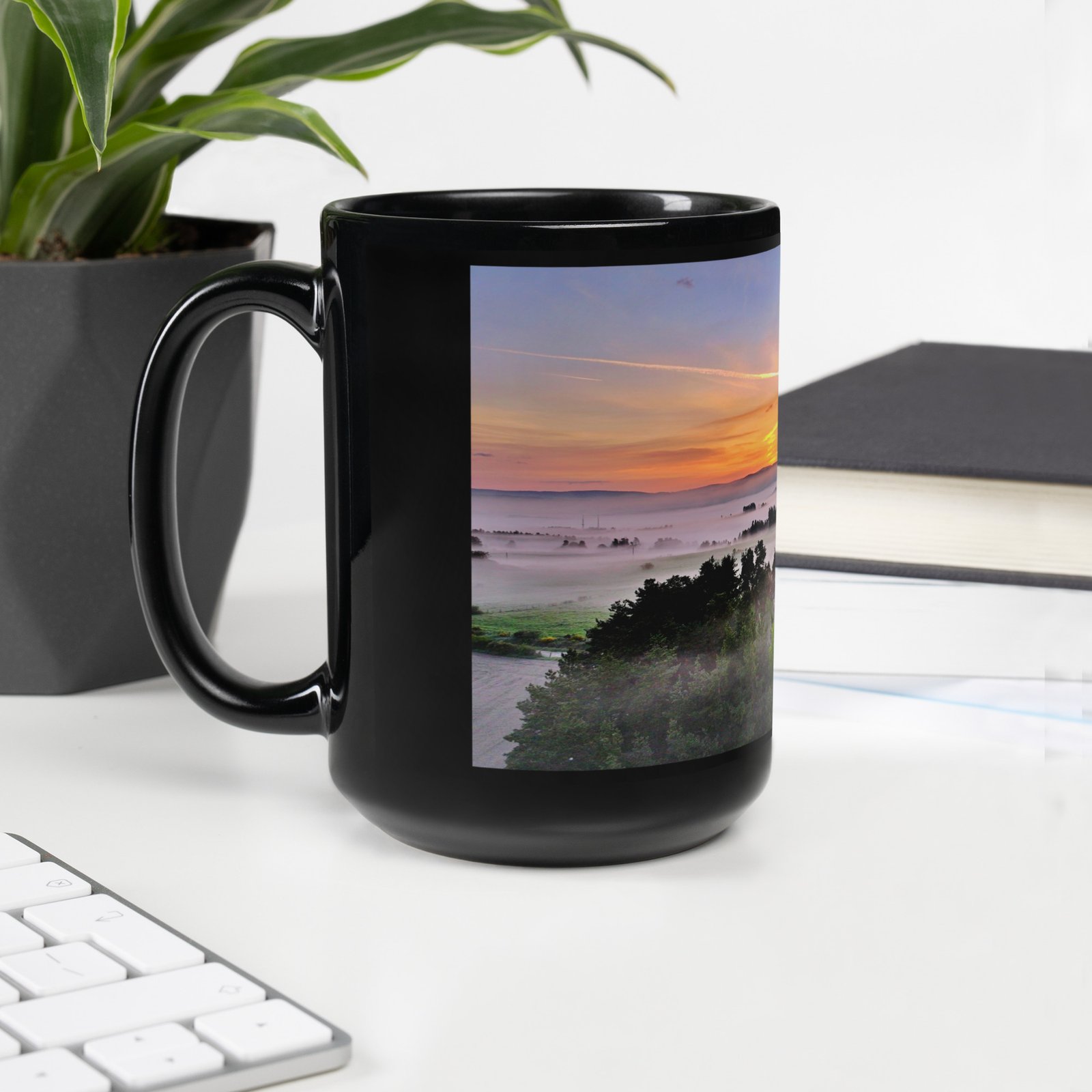 black glossy mug chabannes au réveil des brumes black glossy mug chabannes au réveil des brumes