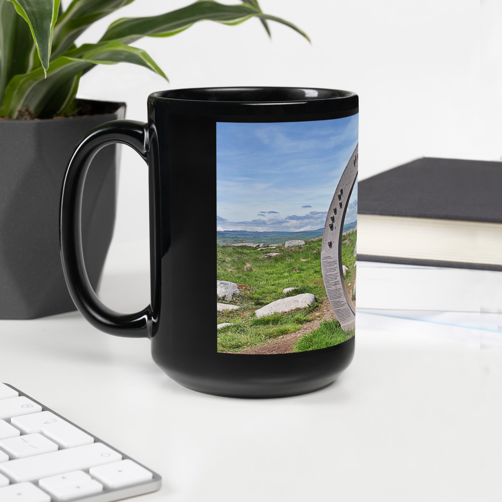 black glossy mug l’oculus, fenêtre sur l’infini black glossy mug l’oculus, fenêtre sur l’infini
