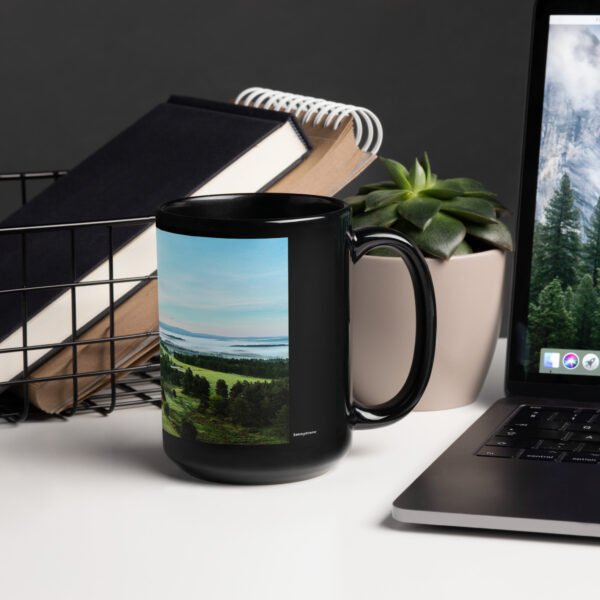 black glossy mug bigose au pays des brumes