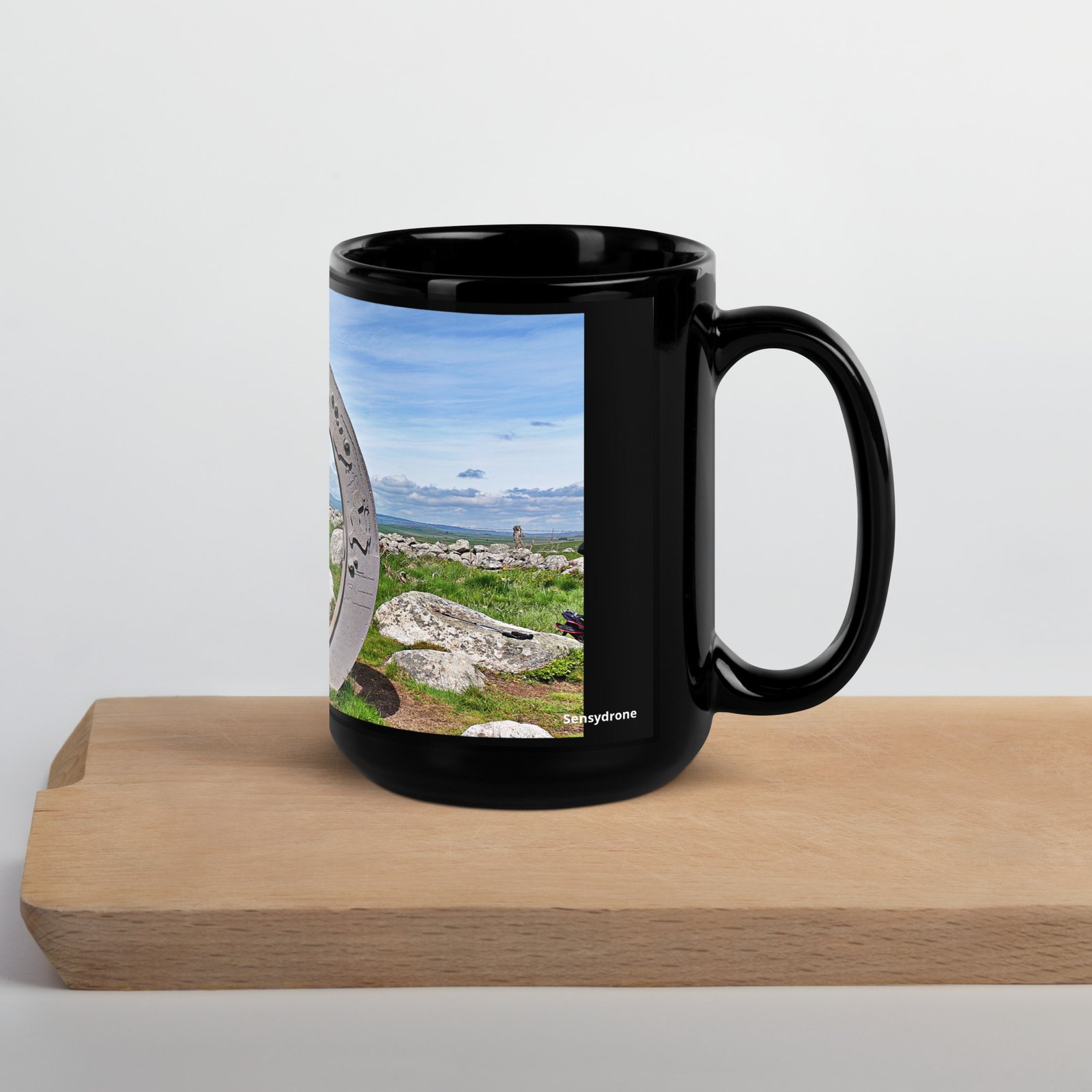 black glossy mug l’oculus, fenêtre sur l’infini black glossy mug l’oculus, fenêtre sur l’infini