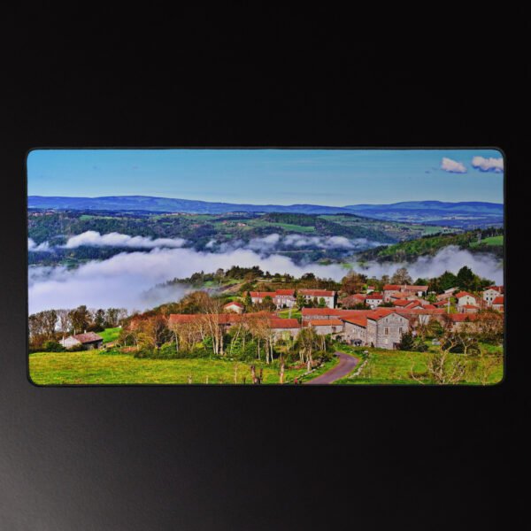 sous main saint didier dallier, village suspendu aux nuages