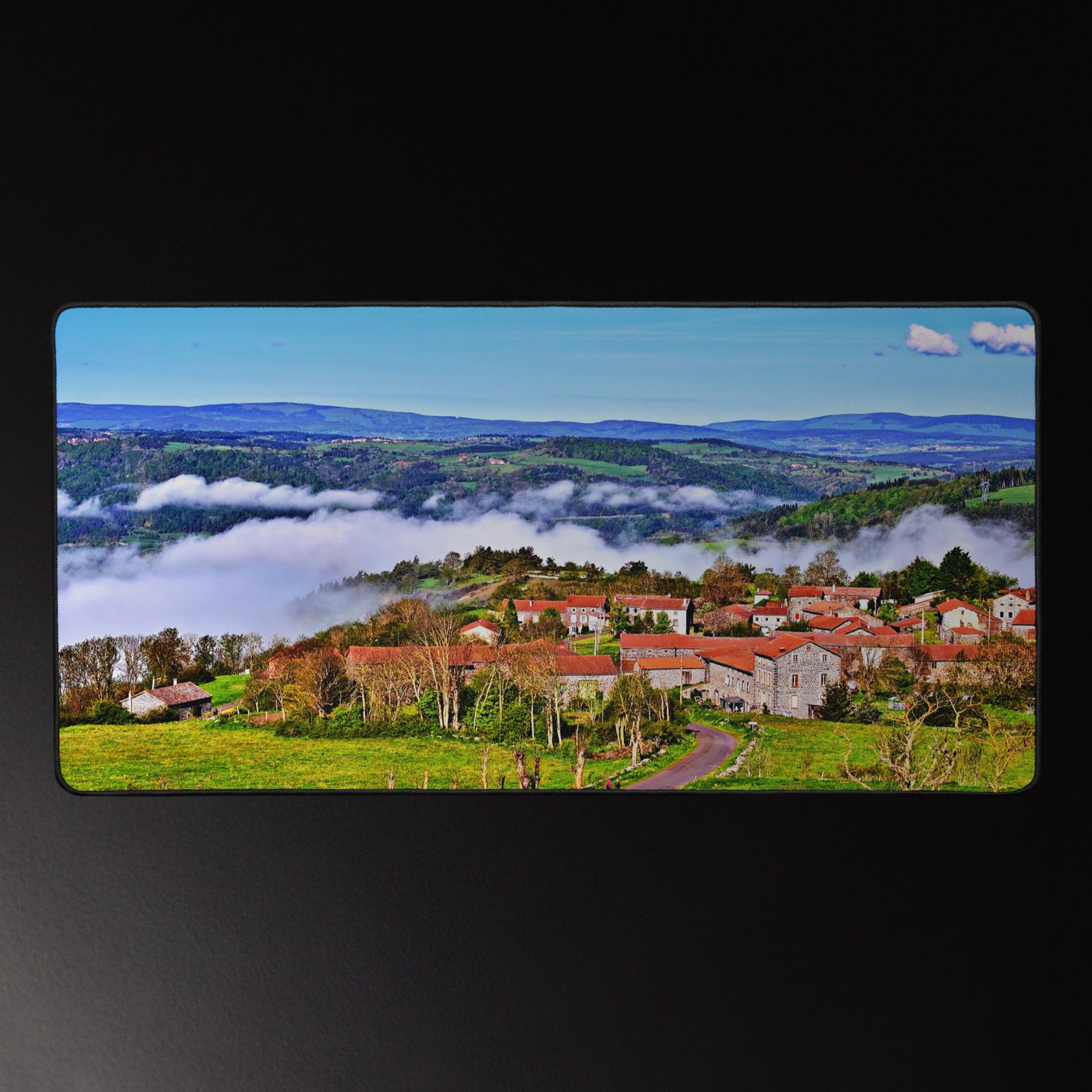 sous main saint didier dallier, village suspendu aux nuages sous main saint didier dallier, village suspendu aux nuages