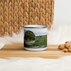 mug émaillé le loup de saugues, gardien du chemin.
