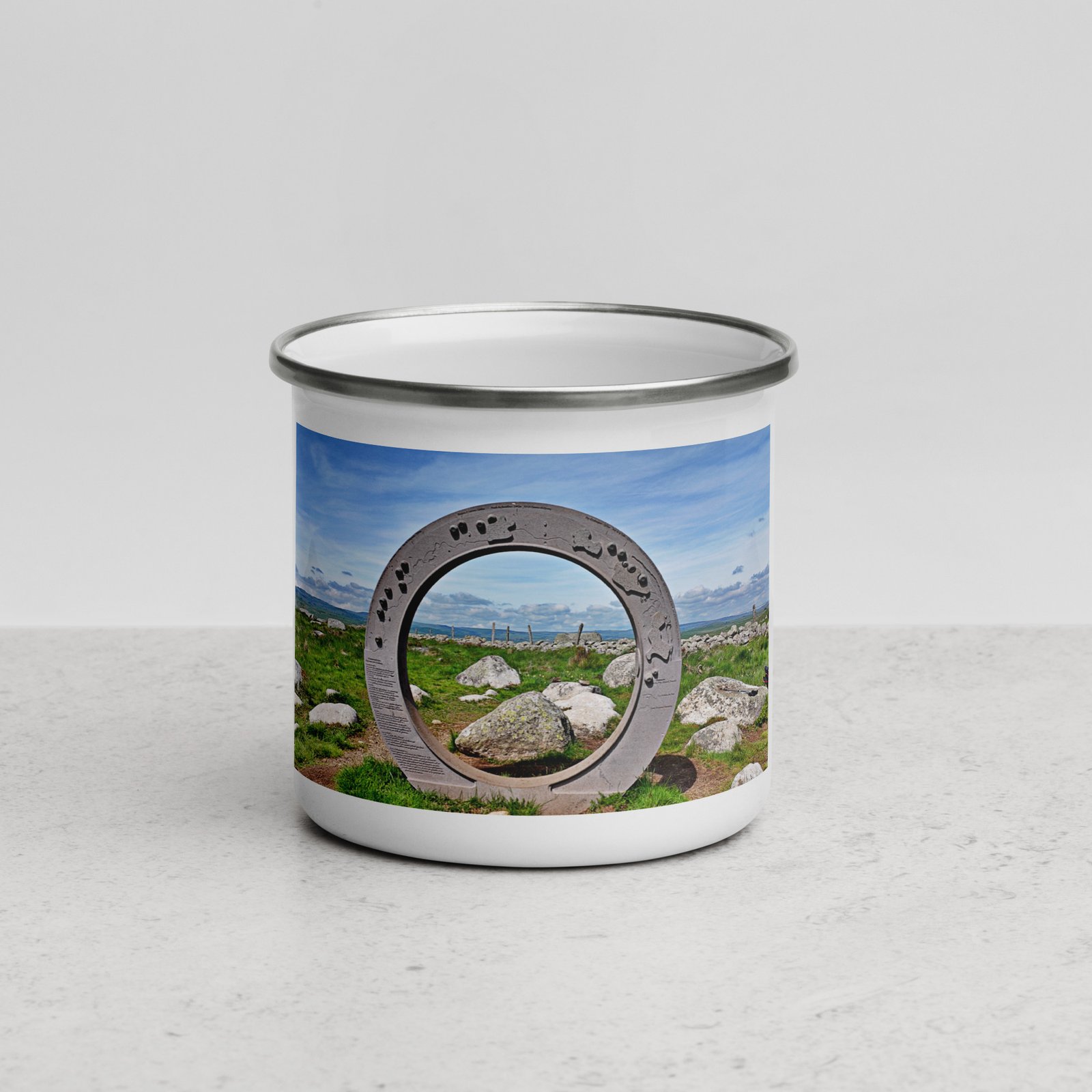 mug émaillé l'oculus, fenêtre sur l'infini. mug émaillé l'oculus, fenêtre sur l'infini.
