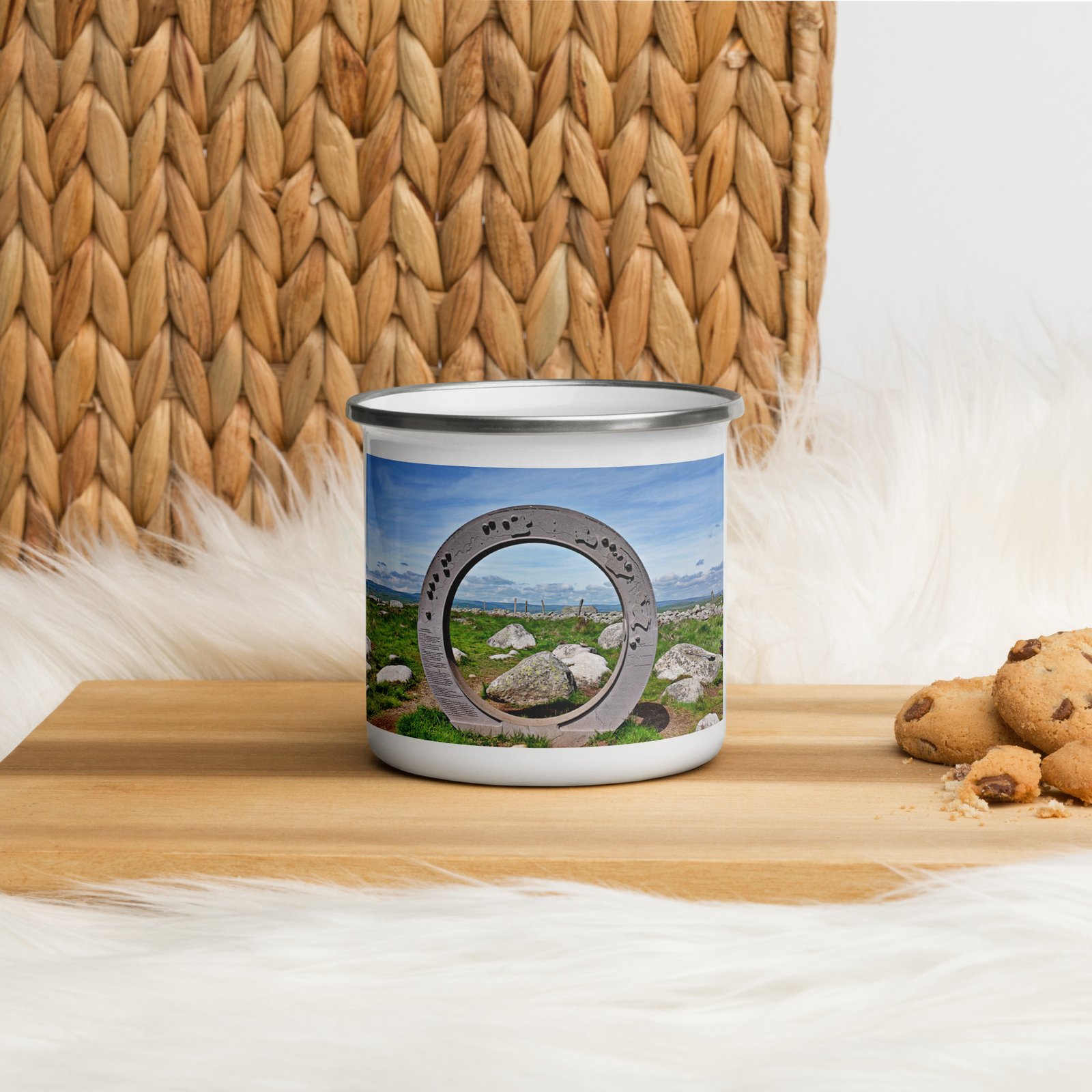 mug émaillé l'oculus, fenêtre sur l'infini. mug émaillé l'oculus, fenêtre sur l'infini.