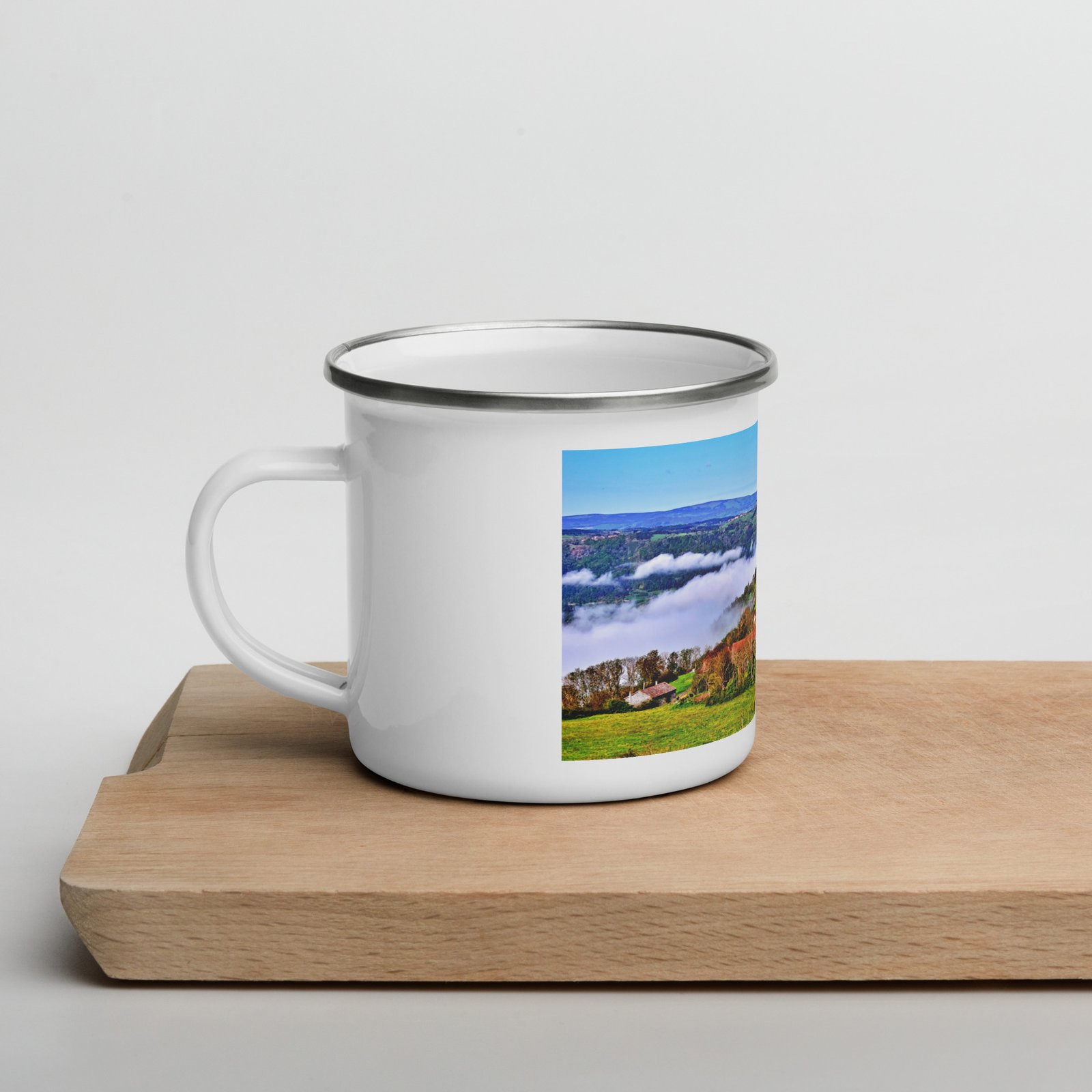 mug émaillé saint didier d 'allier, village suspendu aux nuages mug émaillé saint didier d 'allier, village suspendu aux nuages