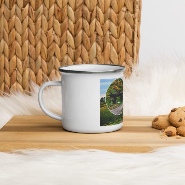 mug émaillé le loup de saugues, gardien du chemin.
