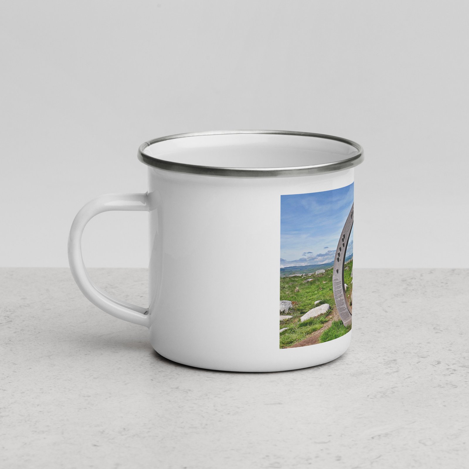 mug émaillé l'oculus, fenêtre sur l'infini. mug émaillé l'oculus, fenêtre sur l'infini.