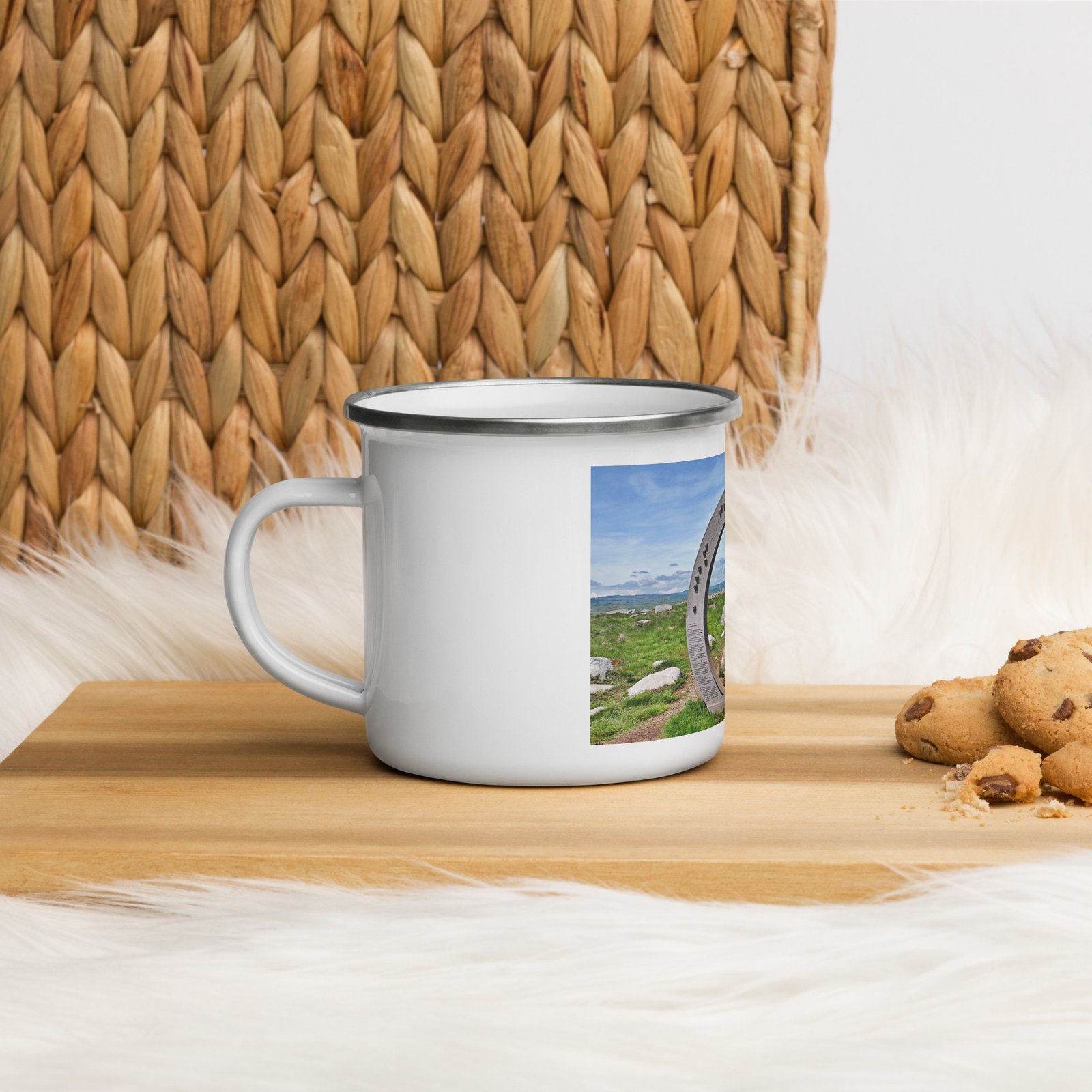 mug émaillé l'oculus, fenêtre sur l'infini. mug émaillé l'oculus, fenêtre sur l'infini.