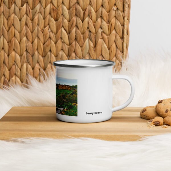 mug émaillé le loup de saugues, gardien du chemin.