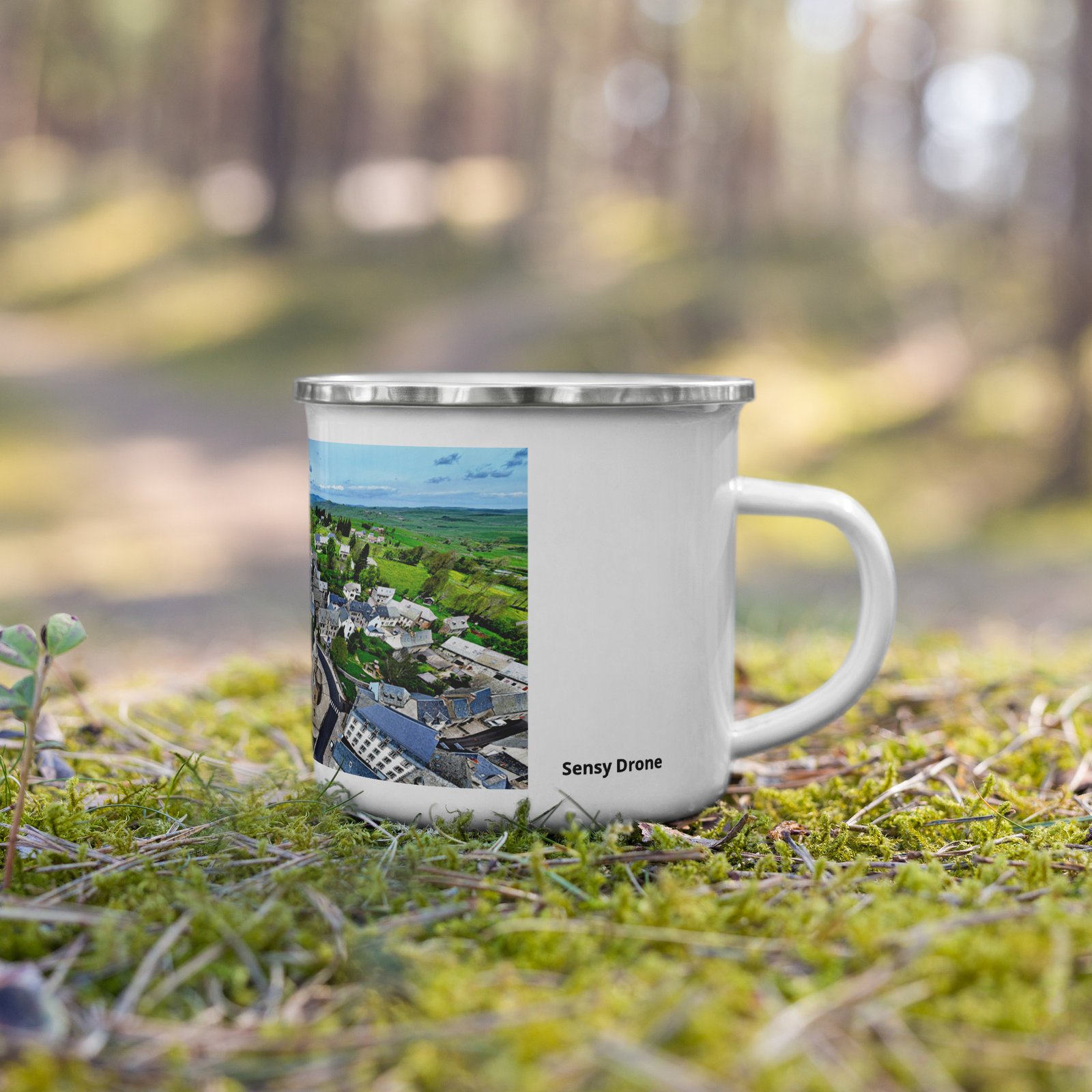 mug émaillé nasbinals et son glise romane. mug émaillé nasbinals et son glise romane.