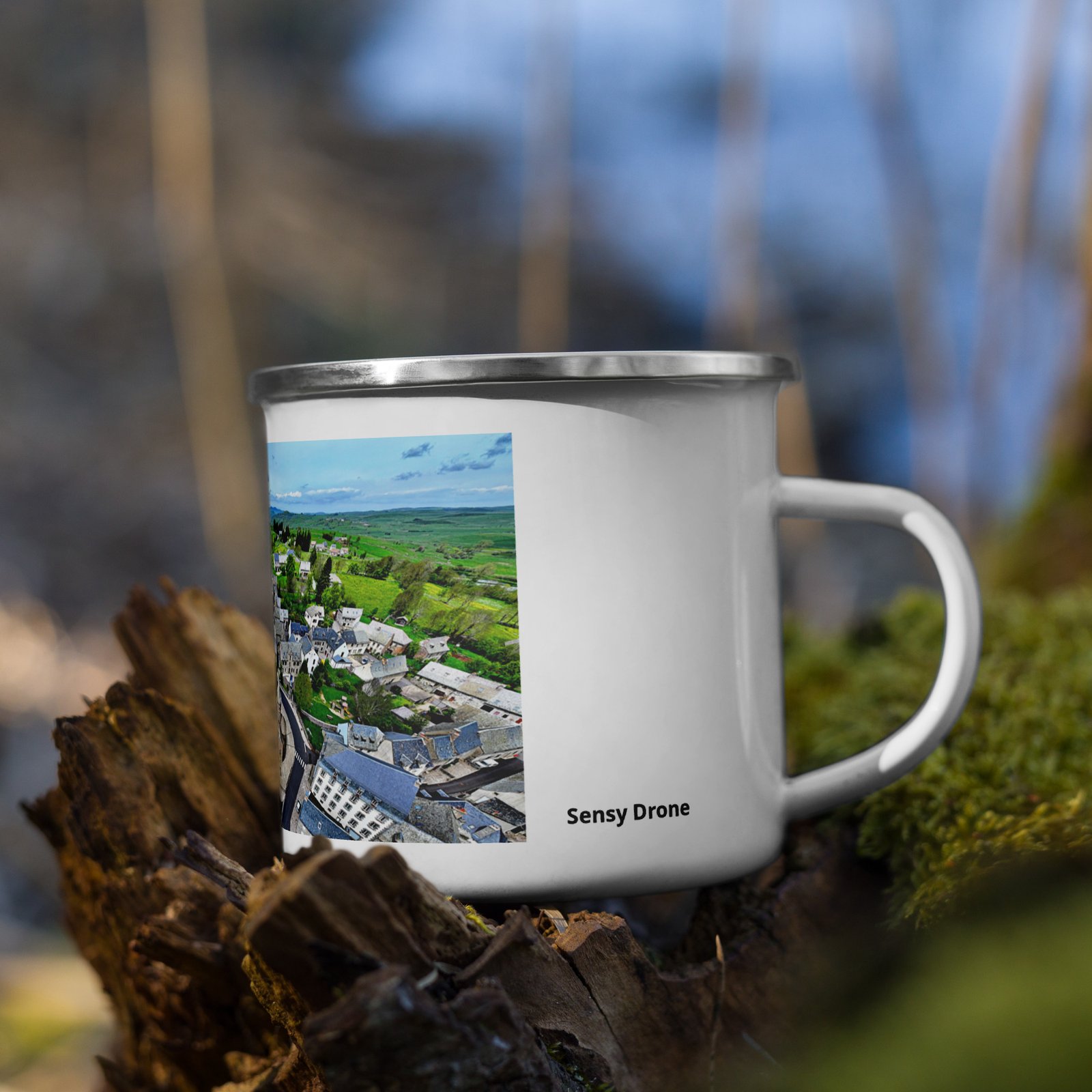 mug émaillé nasbinals et son glise romane. mug émaillé nasbinals et son glise romane.