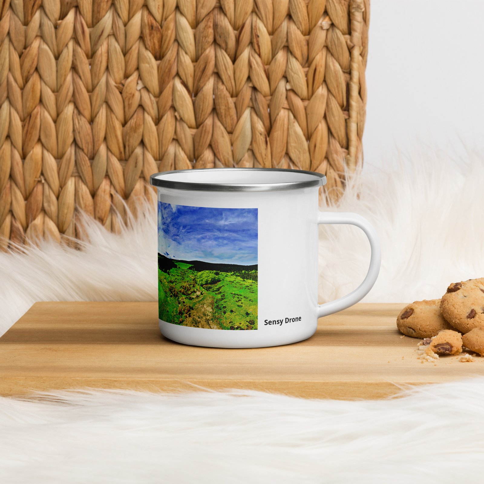 mug émaillé le domaine du sauvage, ancienne domerie des templiers en 1217. mug émaillé le domaine du sauvage, ancienne domerie des templiers en 1217.