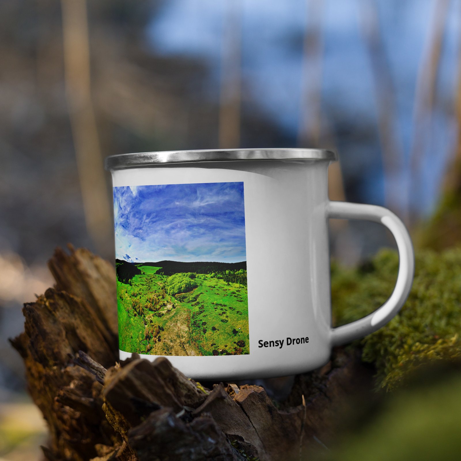 mug émaillé le domaine du sauvage, ancienne domerie des templiers en 1217. mug émaillé le domaine du sauvage, ancienne domerie des templiers en 1217.