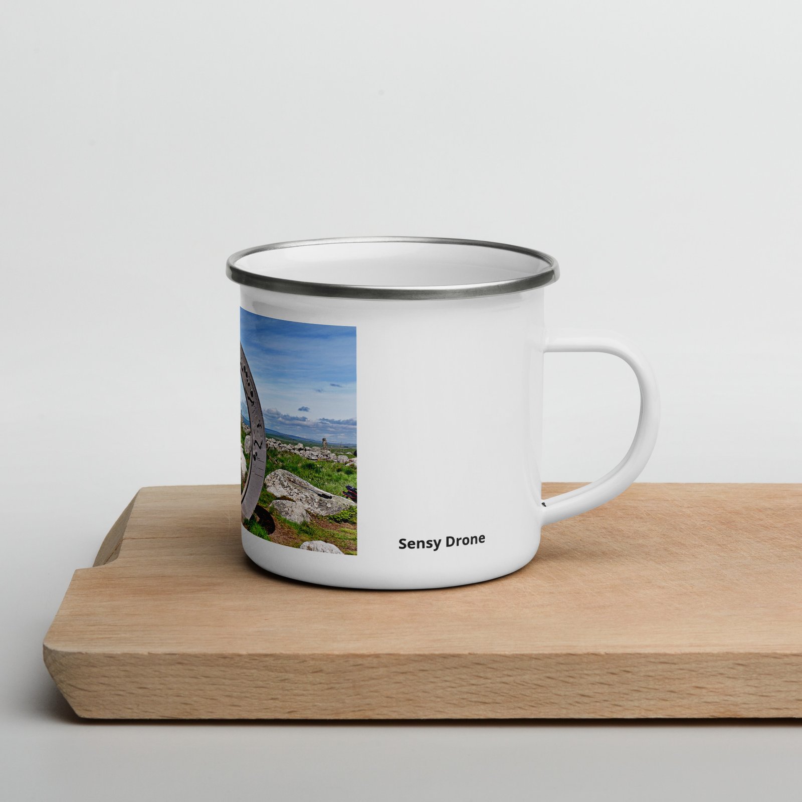 mug émaillé l'oculus, fenêtre sur l'infini. mug émaillé l'oculus, fenêtre sur l'infini.