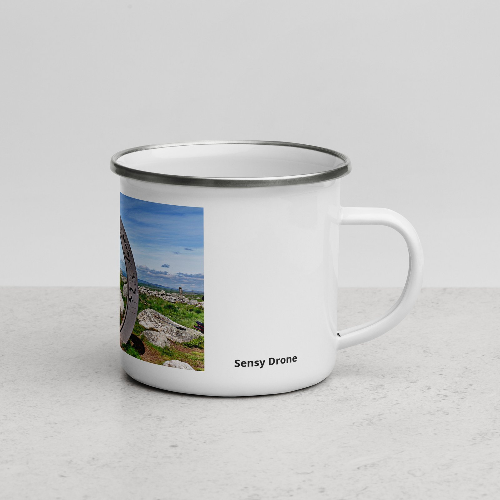 mug émaillé l'oculus, fenêtre sur l'infini. mug émaillé l'oculus, fenêtre sur l'infini.