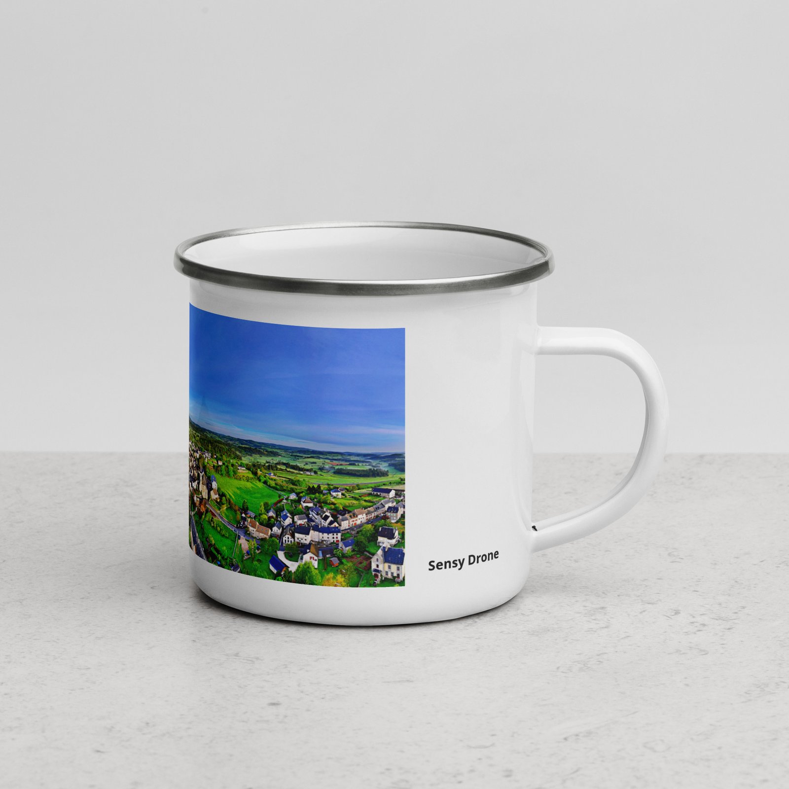 mug émaillé aumont aubrac, carrefour des plerins. mug émaillé aumont aubrac, carrefour des plerins.