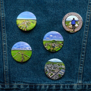 set de pins « chemin de compostelle » – d'aumont aubrac à nasbinals