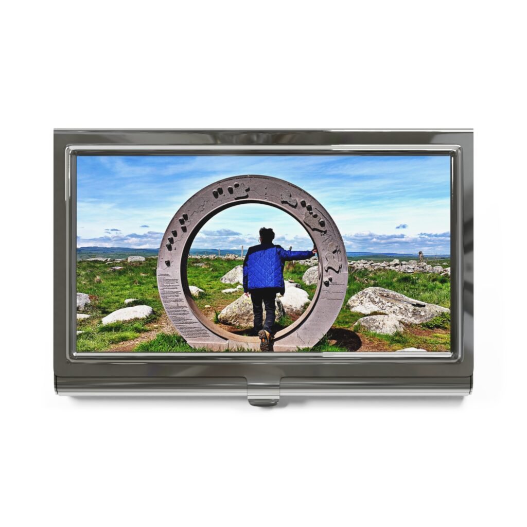 porte cartes — l’oculus de marchastel | la porte ouverte sur l’aubrac