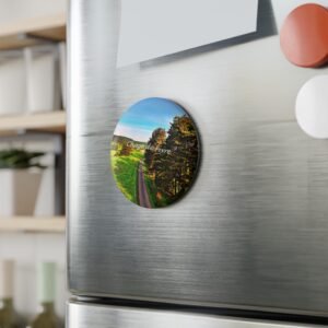 aimant décoratif rond – chaze de peyre, route et paysages de margeride