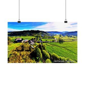 affiche aérienne — les estrets, entre prairies et murets de pierre