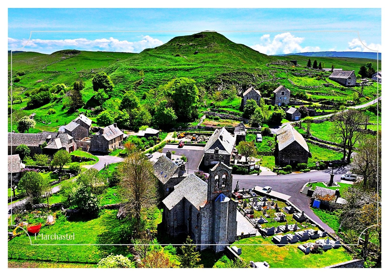 carte postale compostelle – marchastel, village perché sur les immensités de l’aubrac carte postale compostelle – marchastel, village perché sur les immensités de l’aubrac